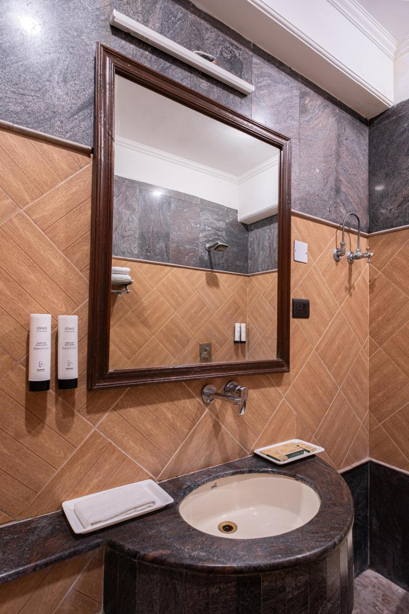 Hotel Sunstar Grand Delhi Zewnętrze zdjęcie