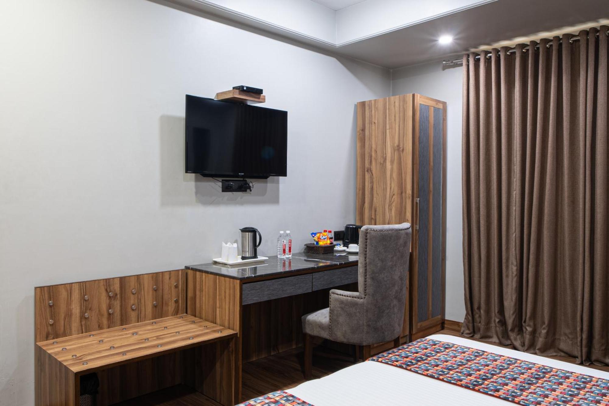 Hotel Sunstar Grand Delhi Zewnętrze zdjęcie