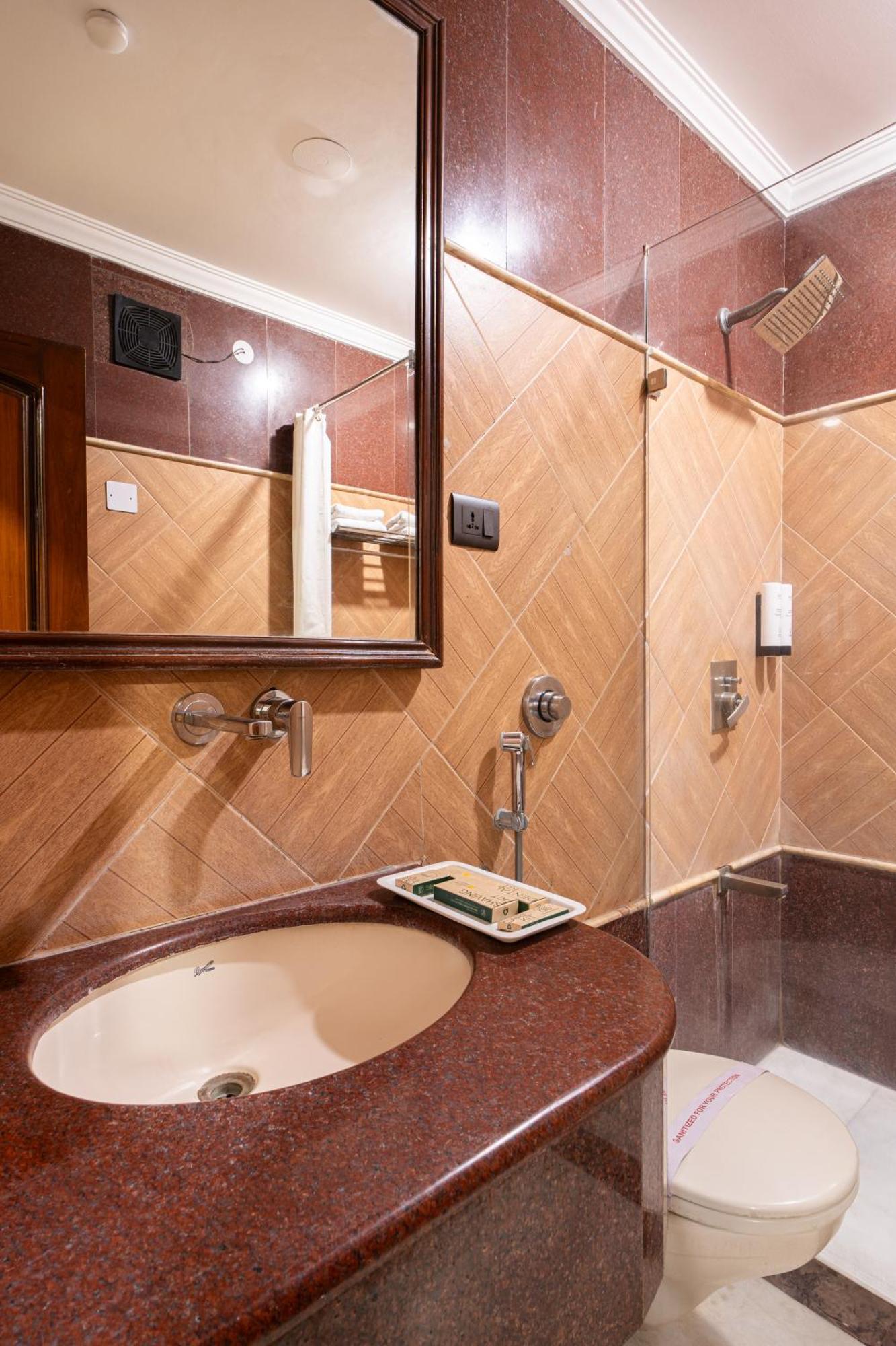 Hotel Sunstar Grand Delhi Zewnętrze zdjęcie