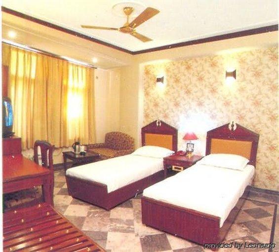 Hotel Sunstar Grand Delhi Pokój zdjęcie