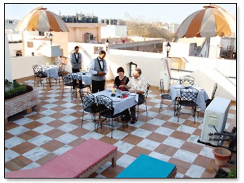 Hotel Sunstar Grand Delhi Restauracja zdjęcie