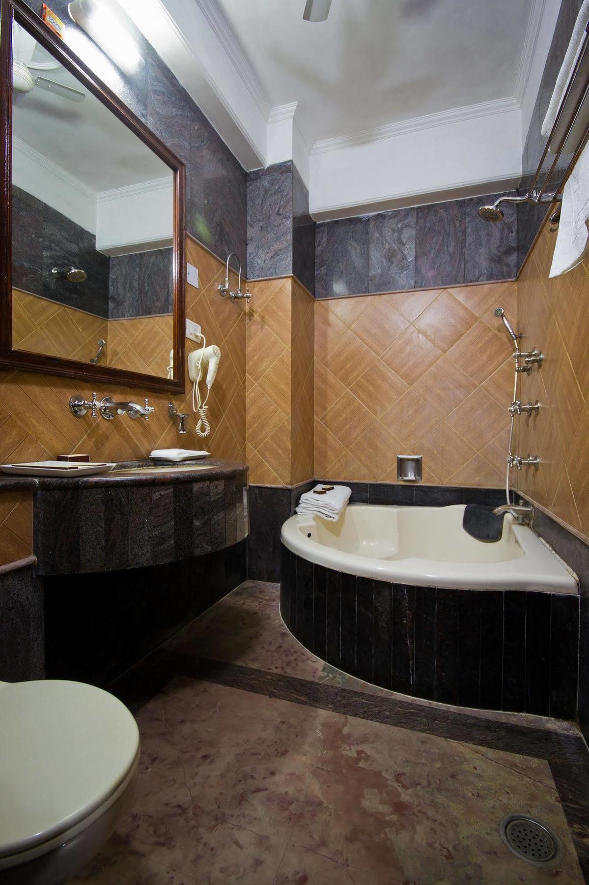 Hotel Sunstar Grand Delhi Zewnętrze zdjęcie